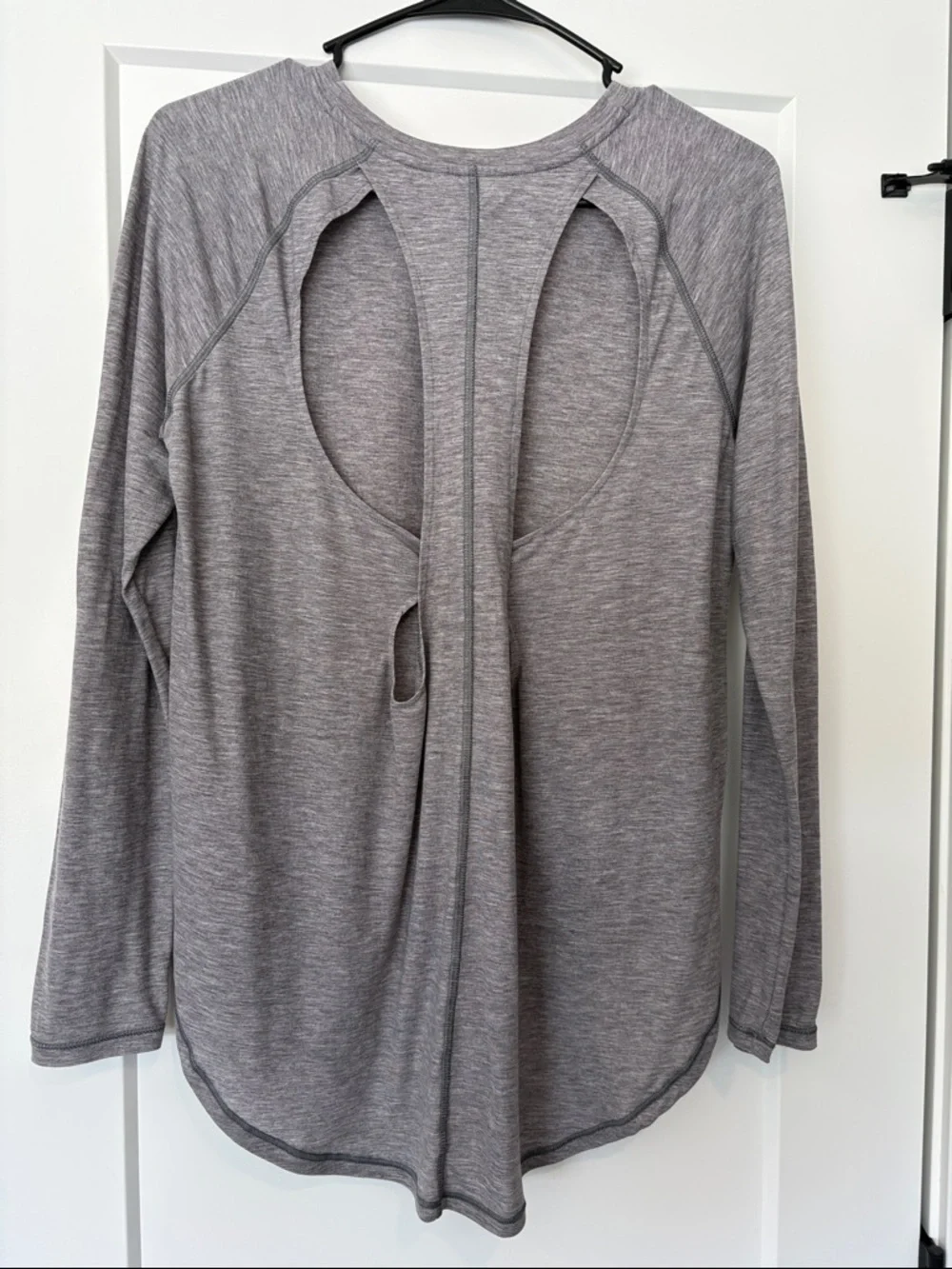 Under Armour Women's Long Sleeve Heather Gray Performance Tee - Picture 2 of 3